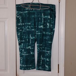 Danskin Now  workout  capris legging pants  Sz L (12-14)